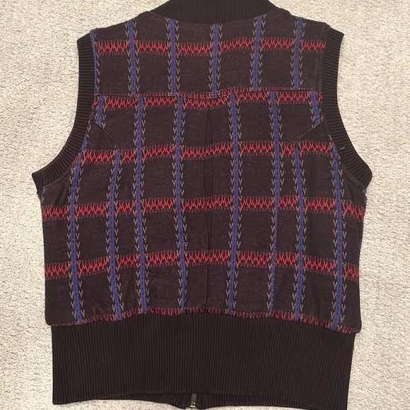 Hurley vest. Warm. Size large but fits small. - Picture 3 of 3